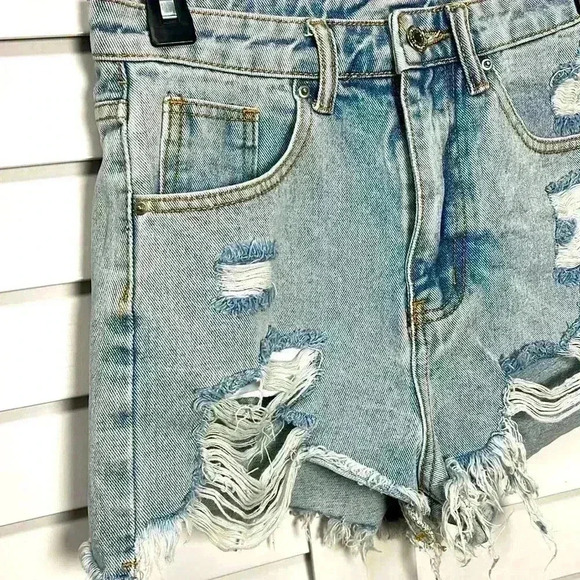 SHEIN High Waisted Ripped Raw Hem Denim Shorts Size XS Light Wash - Picture 3 of 8
